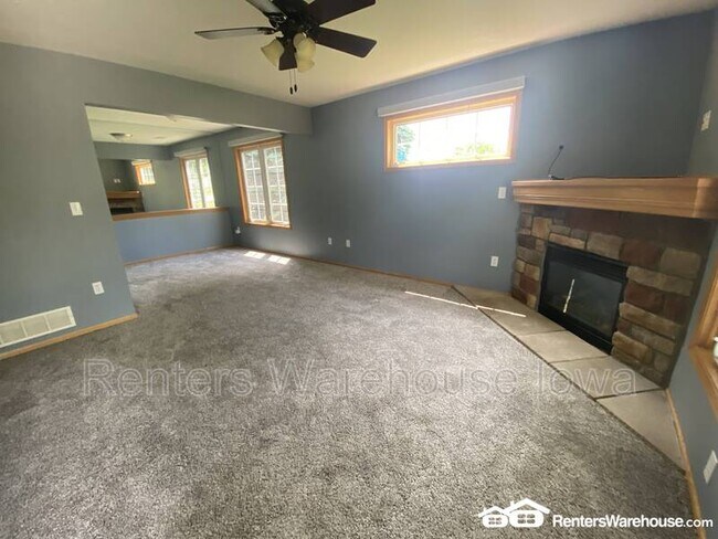 Foto del edificio - 2100 Meadow Chase Ln