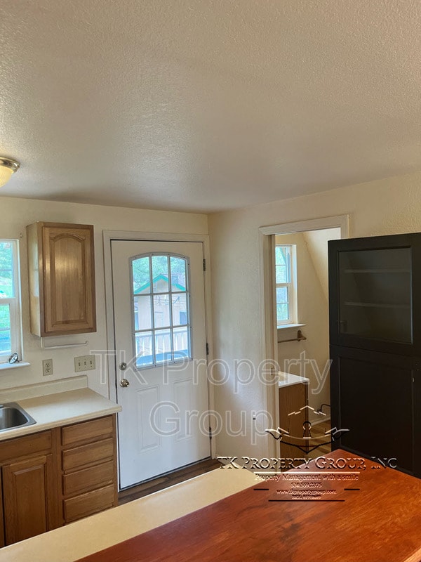 Building Photo - 12817 Squirrel Creek Rd