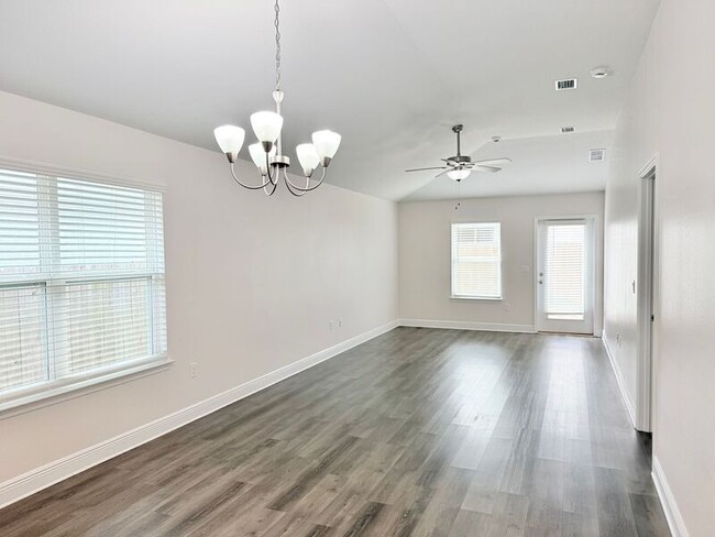 Building Photo - 7101 Sonny Dr