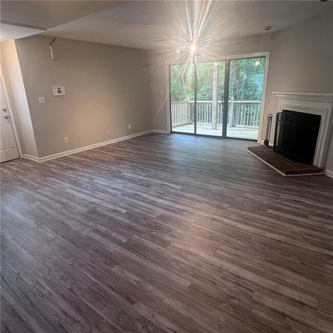 Foto del edificio - 3045 Steeplechase Dr