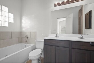 Building Photo - 525 Paseo Modesto Dr