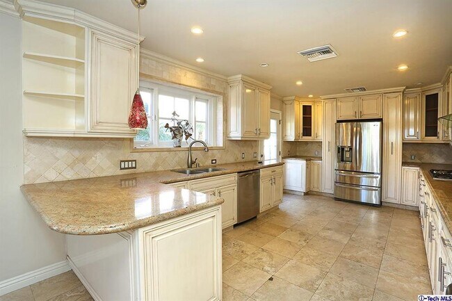 Building Photo - 430 N Bel Aire Dr