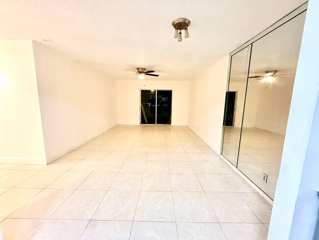 Building Photo - 4115 NW 88th Ave