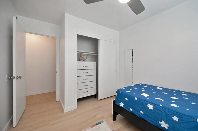 Foto del edificio - 6431 Benning St