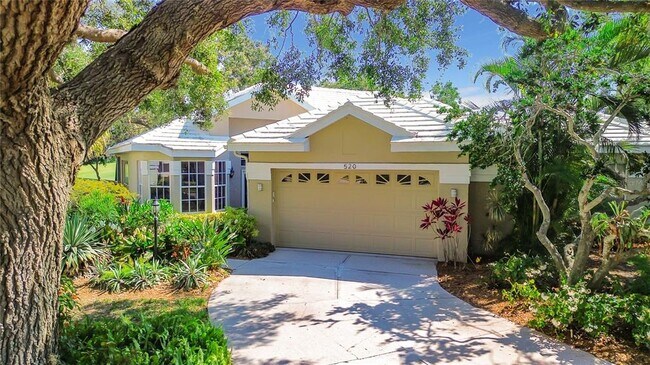Building Photo - 520 Fallbrook Dr