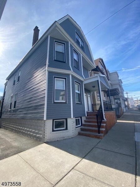 Foto del edificio - 144 Wilson Ave