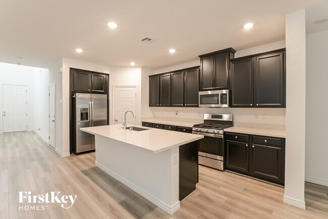 Foto del edificio - 6845 Greensmen Ave