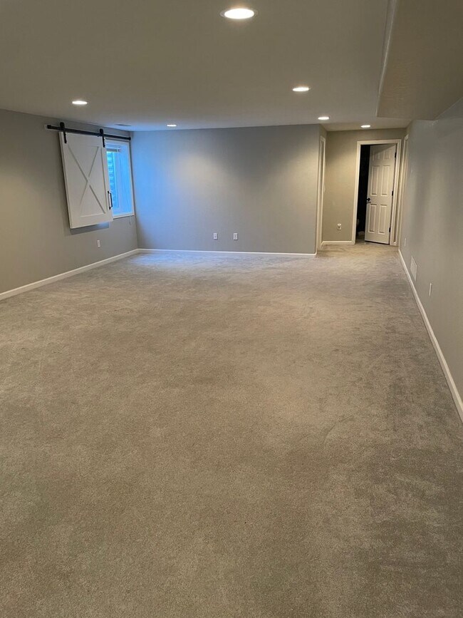 Building Photo - 4 Bedroom 3 Bath home in Loveland