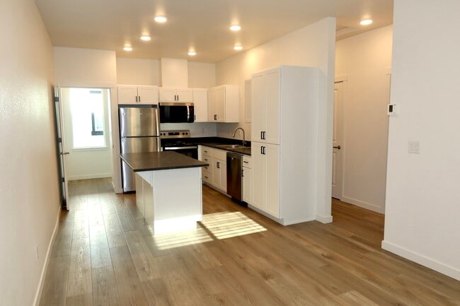 2bed/2bath Kitchen - Magnolia 98