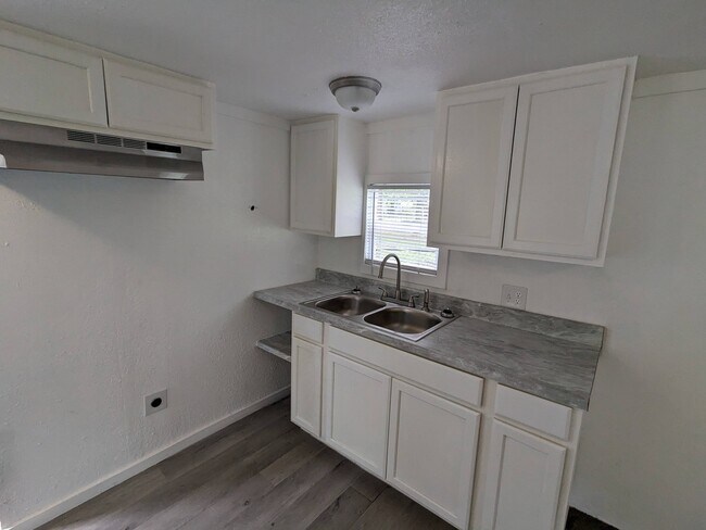 Foto del edificio - 300 Royal Way