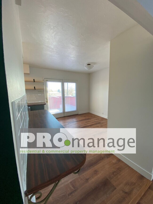 Foto del edificio - Three bed, one and a half bath townhouse in Idaho Falls