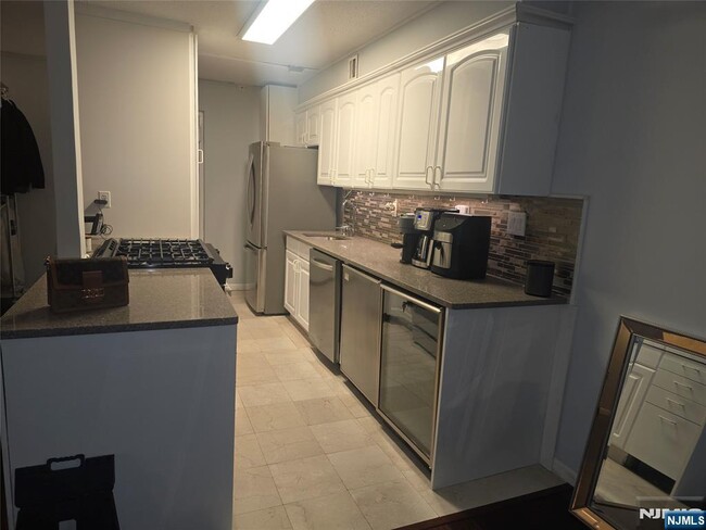 Building Photo - 150 Overlook Ave