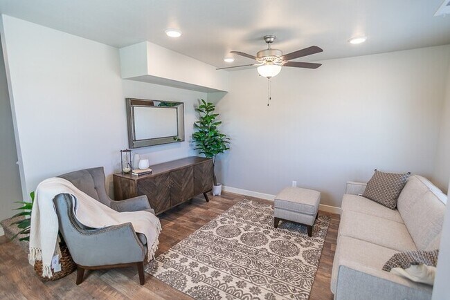 Building Photo - Beautiful Bridgestone Crossing Townhome