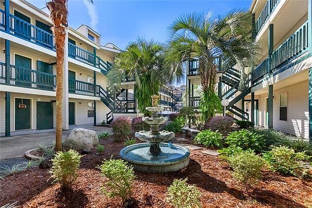 Building Photo - 2330 Edenborn Ave