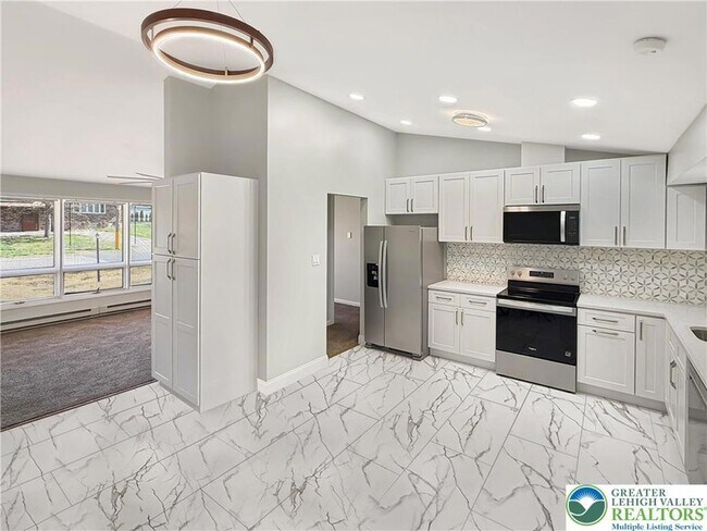 Foto del edificio - 308 Hemlock Ln