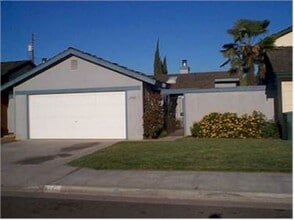 Building Photo - 2742 N Selland Ave