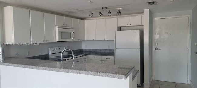 Foto del edificio - 2740 SW 28th Terrace