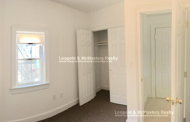 Building Photo - 456 Salem St