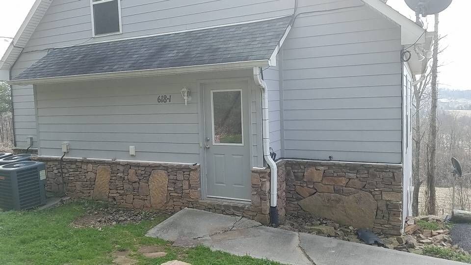 Primary Photo - 618 N Cunningham Road 1