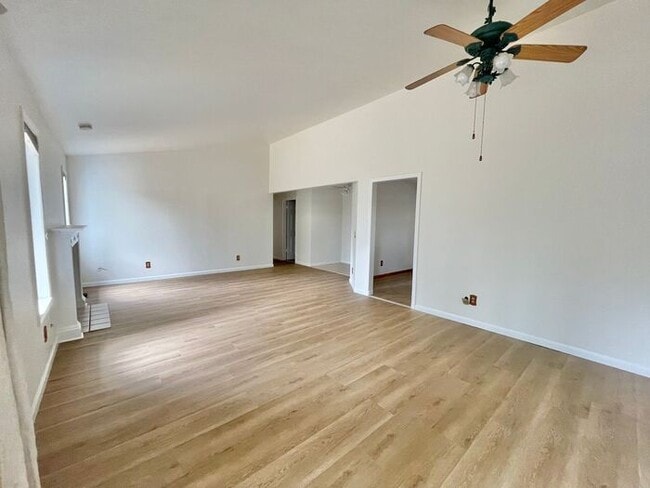 Building Photo - Welcome to this charming single-story home...