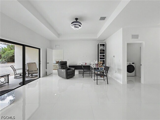 Foto del edificio - 402 Thompson Ave