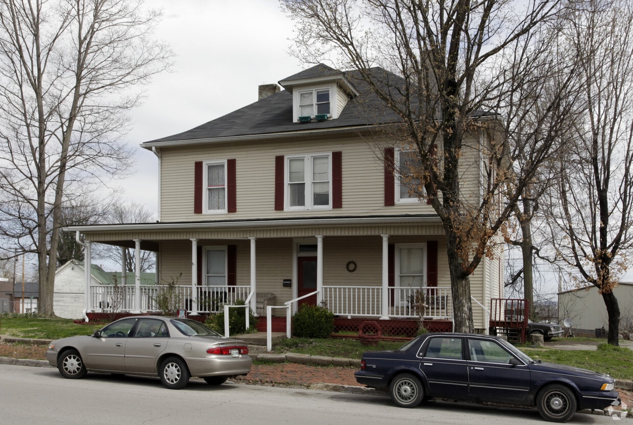 Building Photo - 106 Depot St