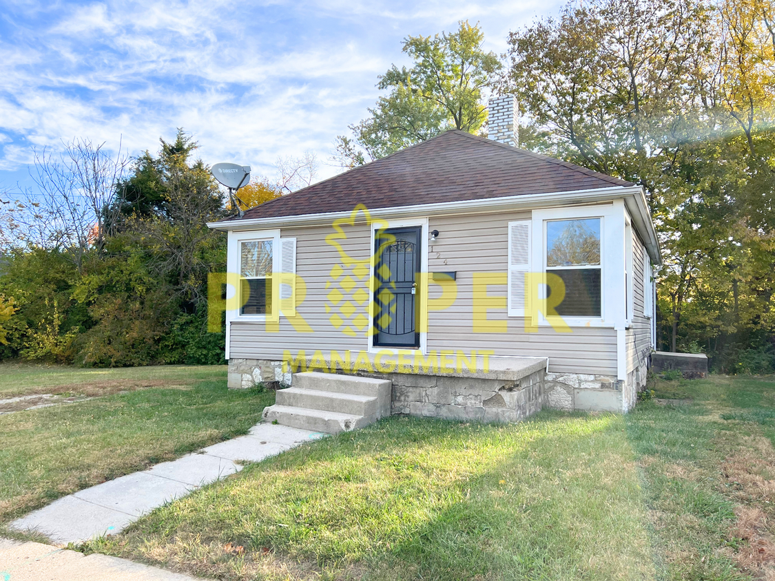 Primary Photo - 2 bedrooms 1 bathroom house