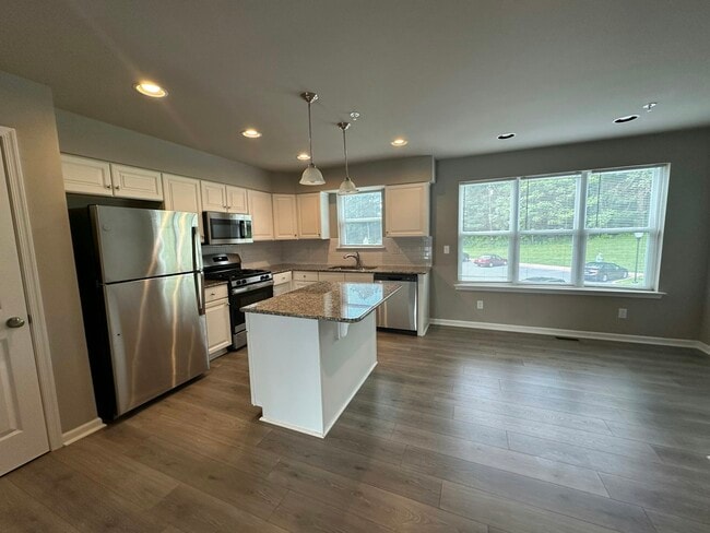 Building Photo - 115 High Pointe Dr