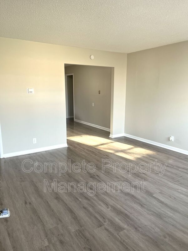 Building Photo - 1108 Hall St