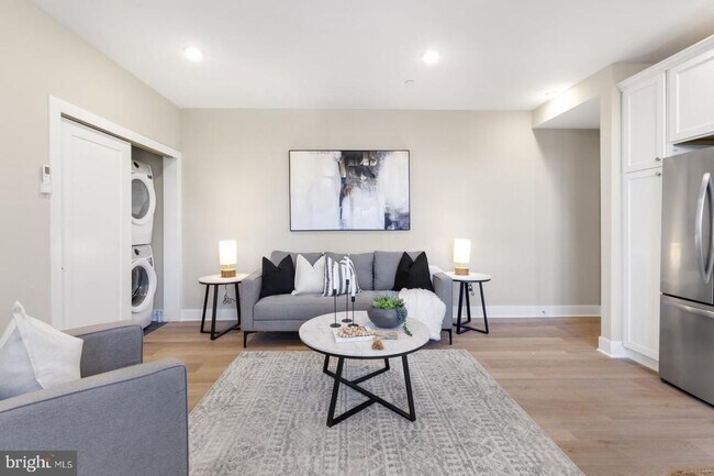 Foto del edificio - 6712 Ridge Ave