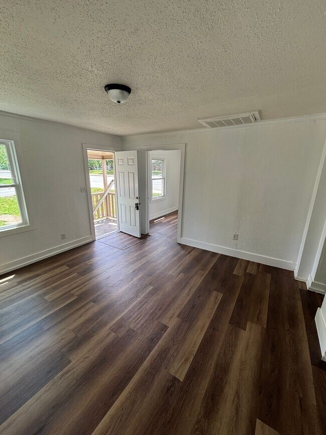 Building Photo - Big Backyard, Cozy Feel