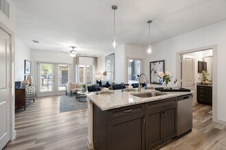 Building Photo - The Strake at Grand Central