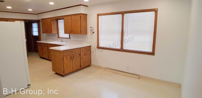 Building Photo - 3 br, 1.5 bath House - 2000 Layard Ave