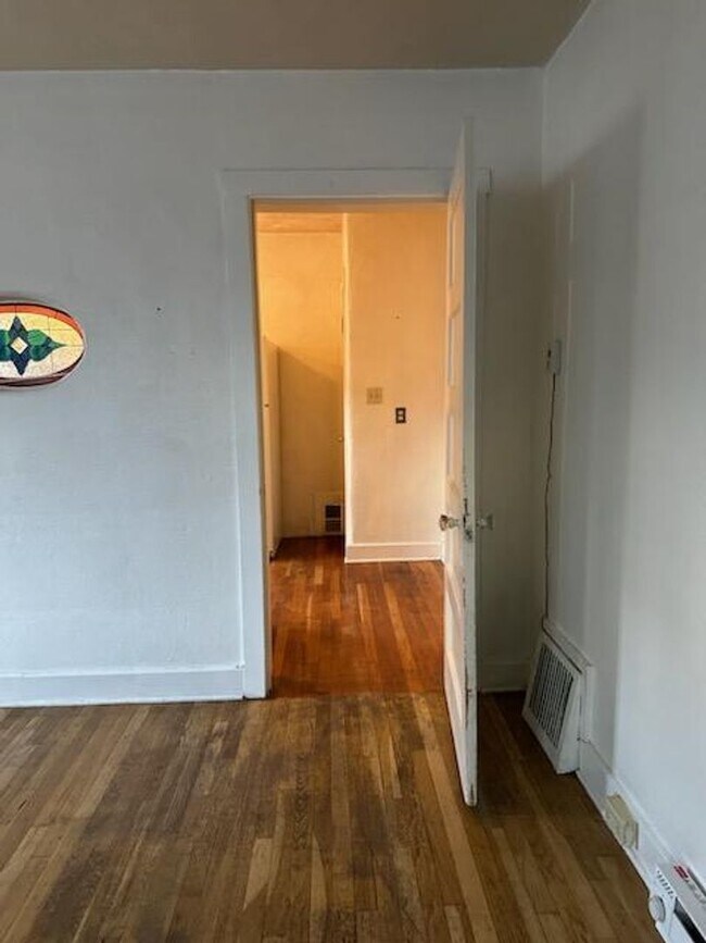 Foto del edificio - 218 McKenzie Street Unit C