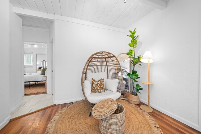 Foto del edificio - 2710 L St