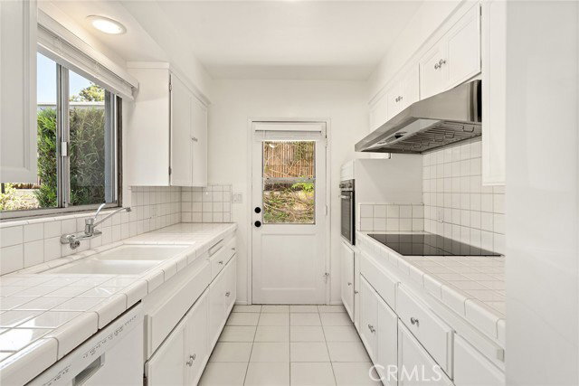 Building Photo - 681 S Orange Grove Blvd