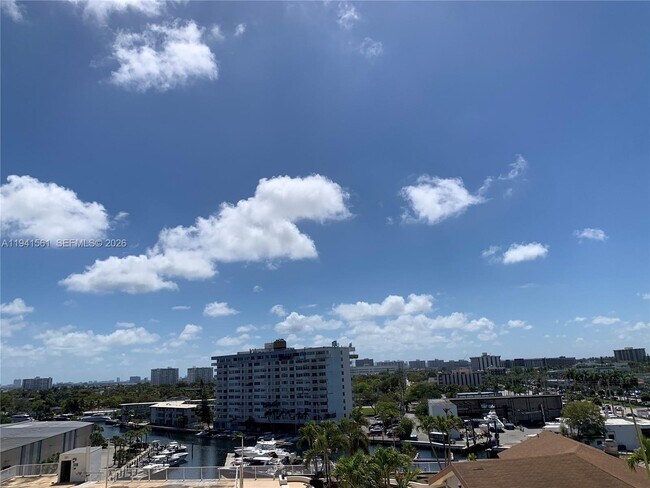 Foto del edificio - 13499 Biscayne Blvd