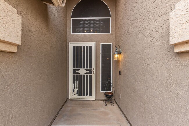 Foto del edificio - 4 Bedroom 2.5 Bath w/3 Car Garage in Super...