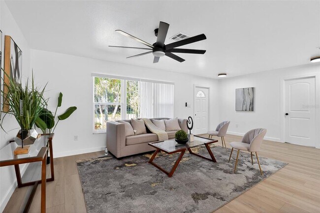 Foto del edificio - 4210 Palm Dr