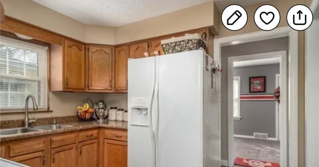 Foto del edificio - 2669 Shelburn Ave
