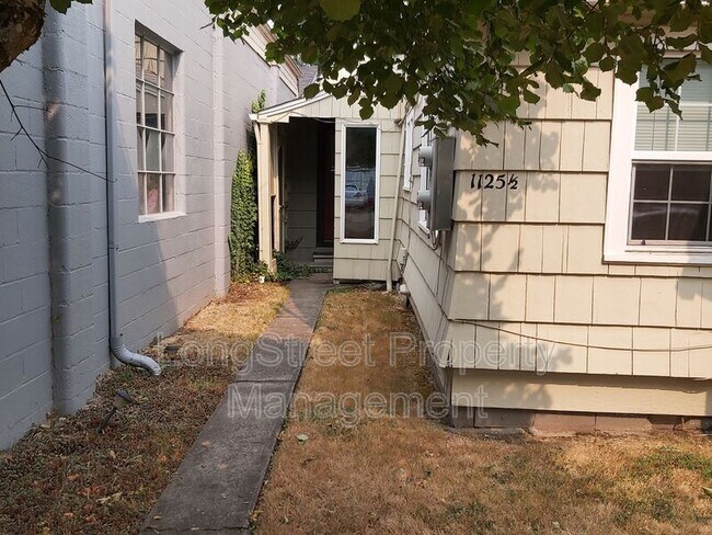 Building Photo - 1125-1112 SW A Ave