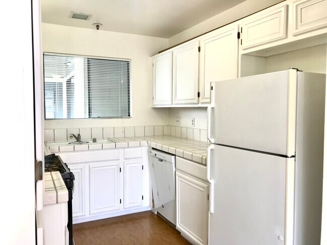 Building Photo - 3371 Baywood Ter