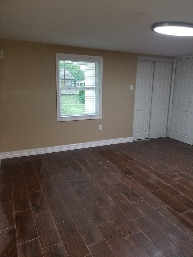 Foto del edificio - 5631 Belarbor St