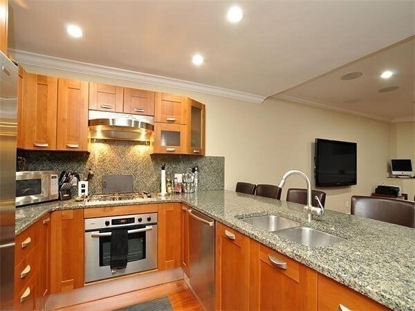 Foto del edificio - 19 Bay State Rd