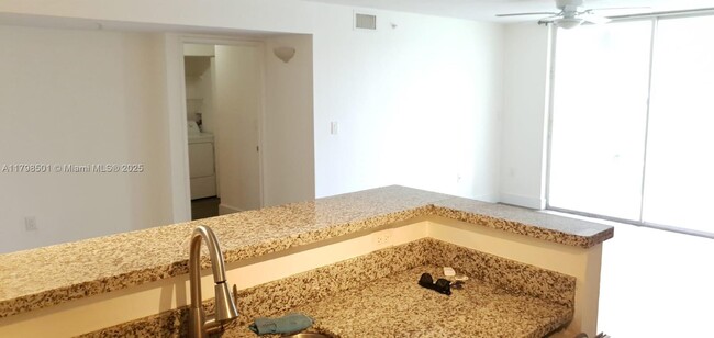 Foto del edificio - 4560 NW 107th Ave
