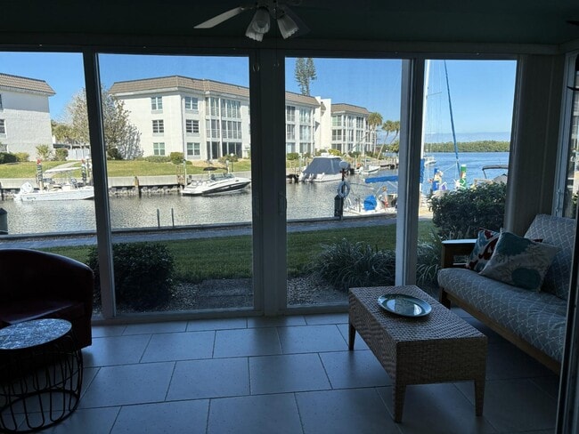 Foto del edificio - 4330 Falmouth Dr