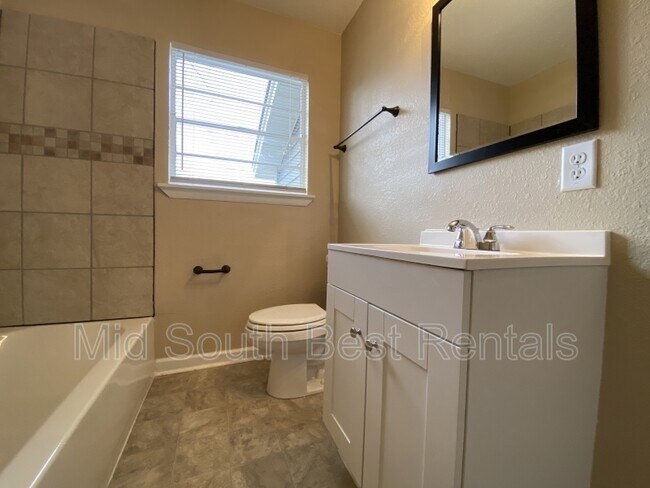 Foto del edificio - 127 Meadow Park Dr