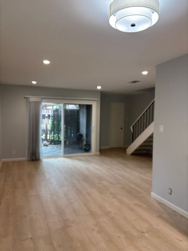 Building Photo - 5420 Roundtree Ct