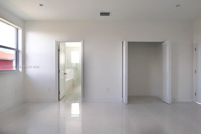 Building Photo - 15631 SW 11th Terrace