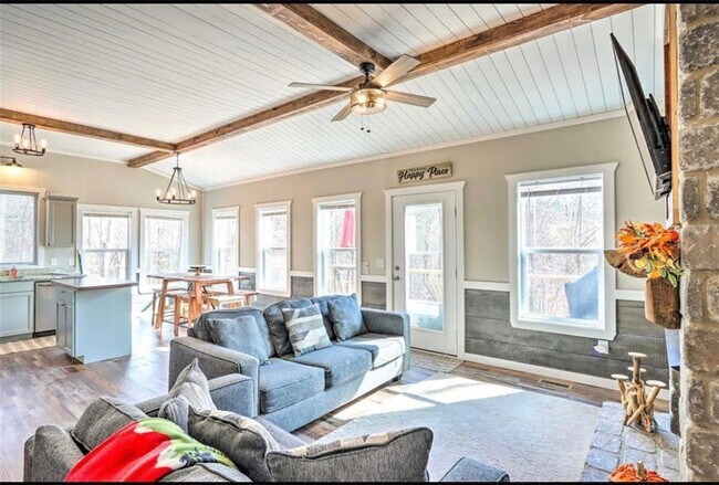 Foto del edificio - 293 Elmwood Cir